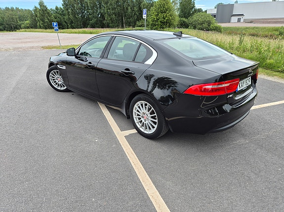 Jaguar XE 3 of 8
