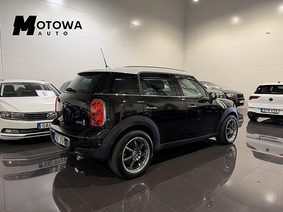 MINI Countryman Cooper D 2 of 5
