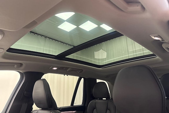 Volvo XC90 26 of 30