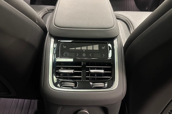 Volvo XC90 28 of 30