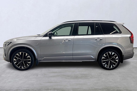 Volvo XC90 2 of 5