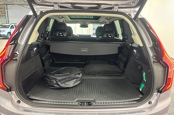 Volvo XC90 13 of 30