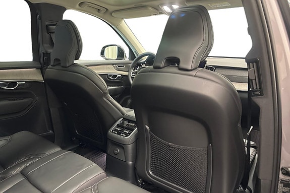 Volvo XC90 11 of 30