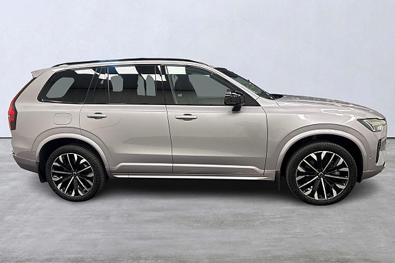 Volvo XC90 3 of 5