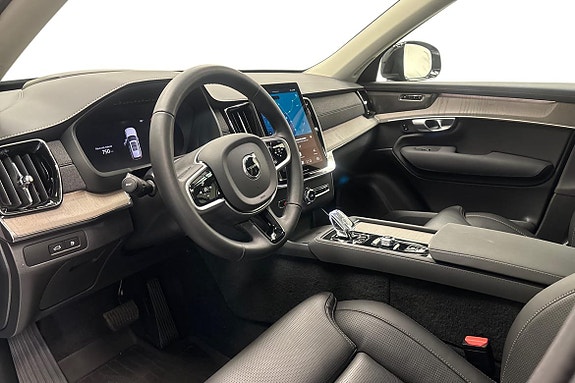 Volvo XC90 8 of 30