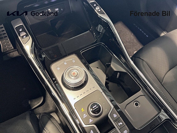 Kia Sorento 12 of 16
