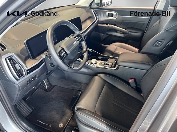 Kia Sorento 8 of 16
