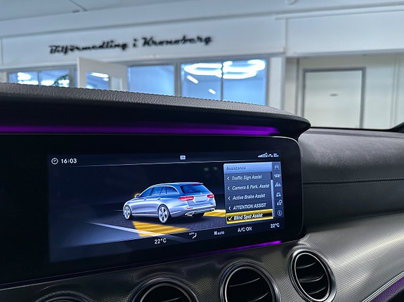 Mercedes-Benz E220 23 of 29