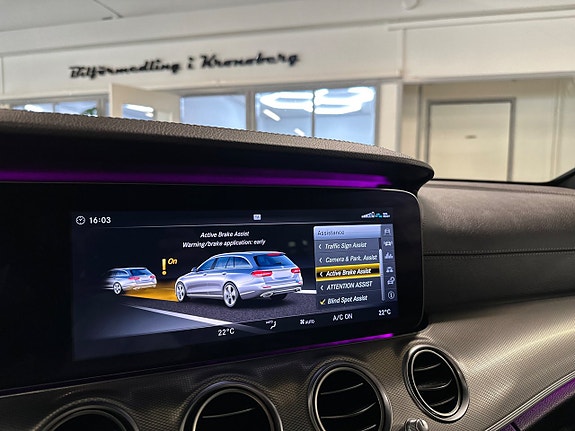 Mercedes-Benz E220 24 of 29