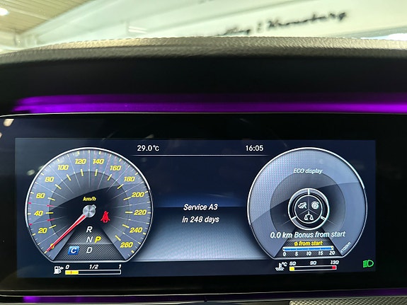 Mercedes-Benz E220 26 of 29