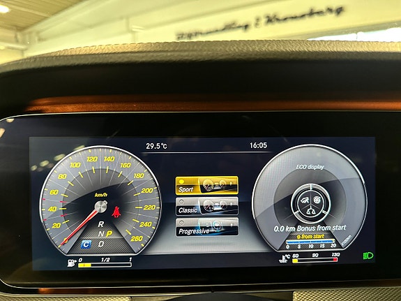 Mercedes-Benz E220 27 of 29