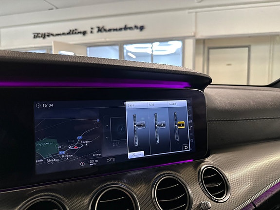 Mercedes-Benz E220 25 of 29