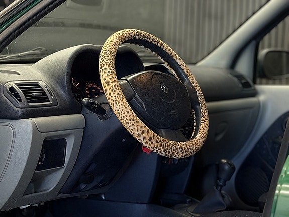 Renault Clio 12 of 18