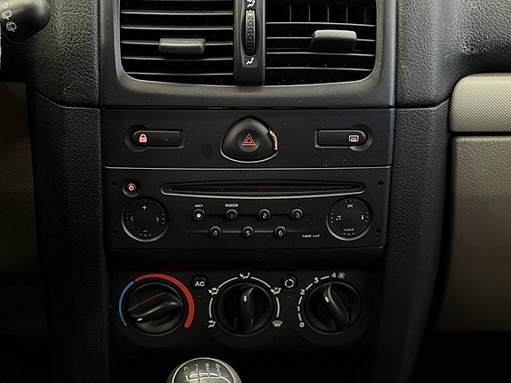 Renault Clio 16 of 18