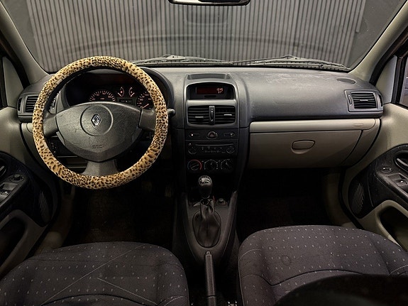 Renault Clio 13 of 18