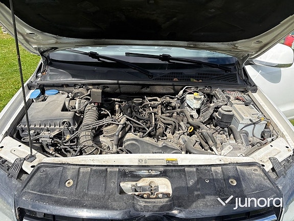 Volkswagen Amarok 21 of 26