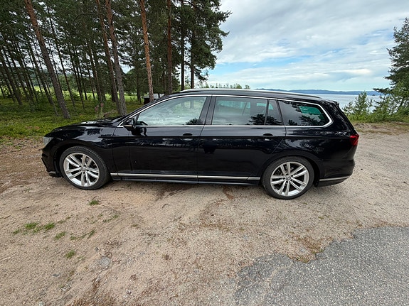 Volkswagen Passat 2 of 6