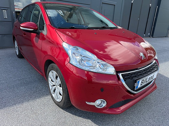Peugeot 208 3 of 12