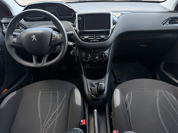 Peugeot 208 8 of 12