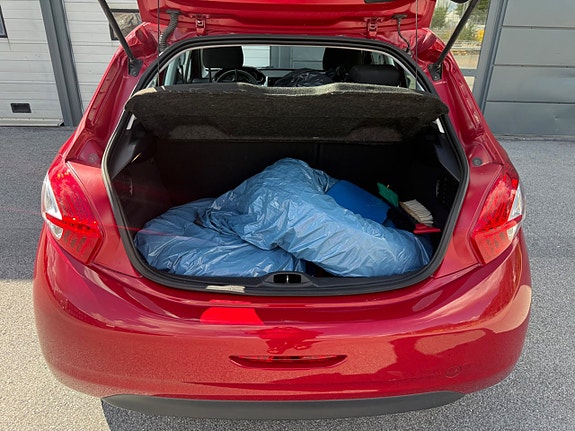 Peugeot 208 12 of 12