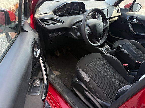 Peugeot 208 7 of 12