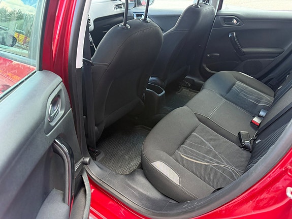 Peugeot 208 11 of 12