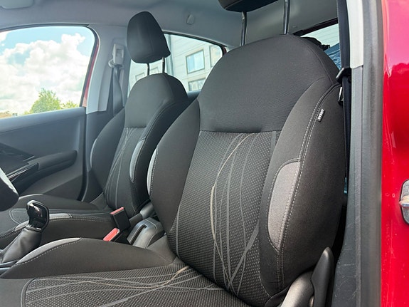 Peugeot 208 10 of 12