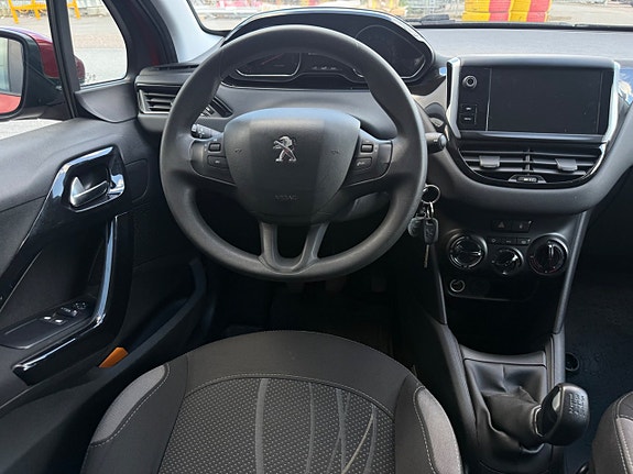 Peugeot 208 9 of 12