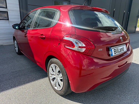 Peugeot 208 4 of 12