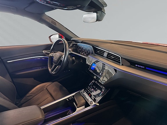 Audi Q8 e-tron 6 of 11