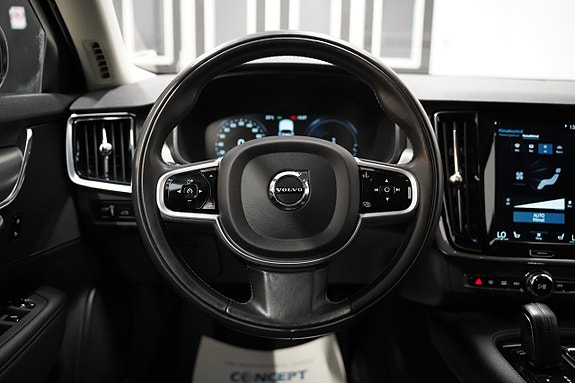 Volvo V90 10 of 22