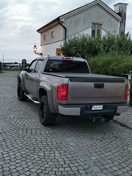 Chevrolet Silverado 1500 2 of 5