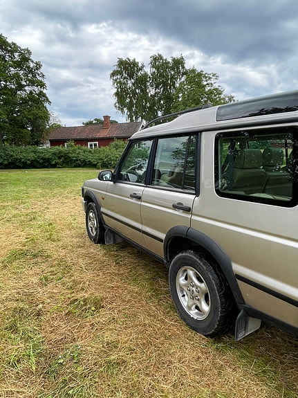 Land Rover Discovery 3 of 5
