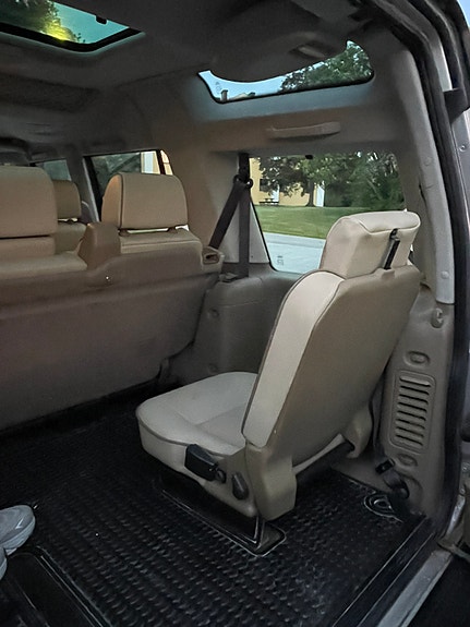 Land Rover Discovery 8 of 9