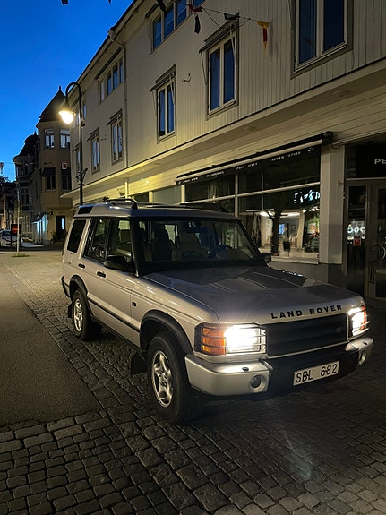 Land Rover Discovery 2 of 5