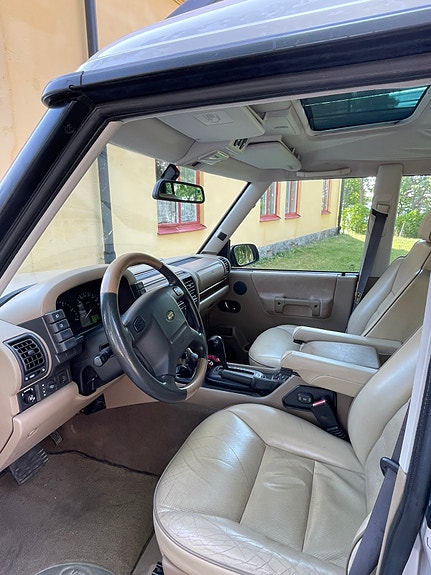 Land Rover Discovery 6 of 9