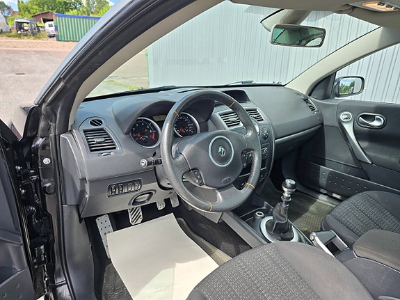 Renault Megane 9 of 10