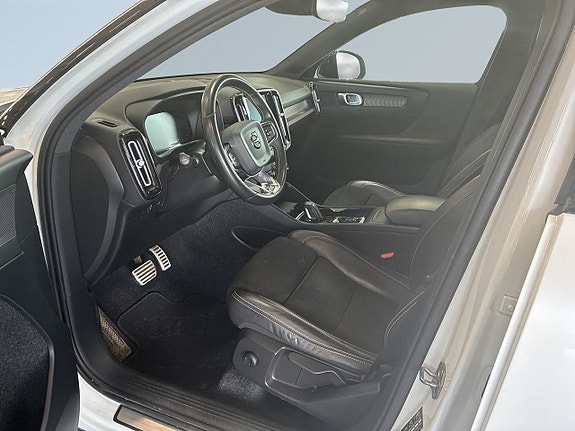 Volvo XC40 7 of 27