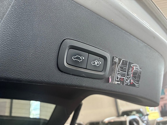 Volvo XC40 17 of 27