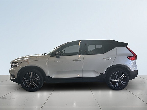 Volvo XC40 4 of 5