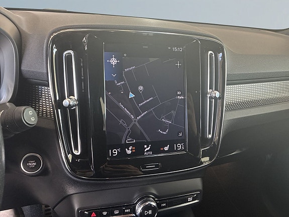 Volvo XC40 15 of 27