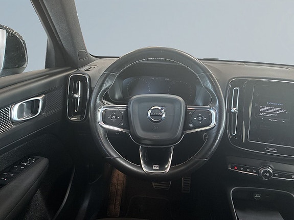 Volvo XC40 9 of 27
