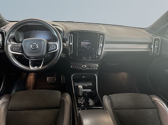 Volvo XC40 8 of 27