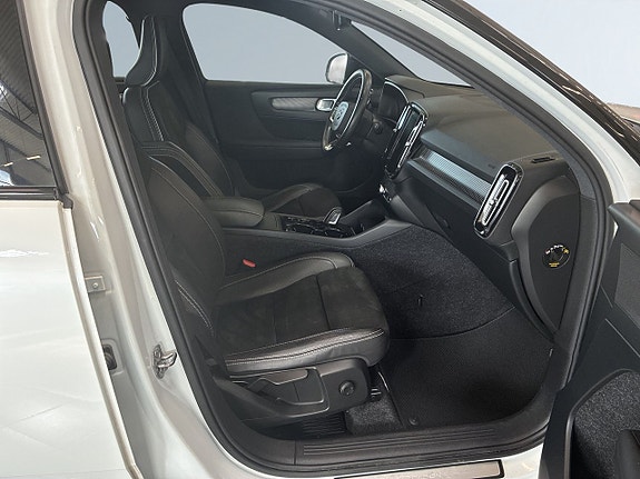Volvo XC40 10 of 27