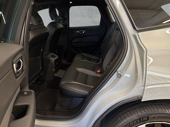 Volvo XC60 11 of 27