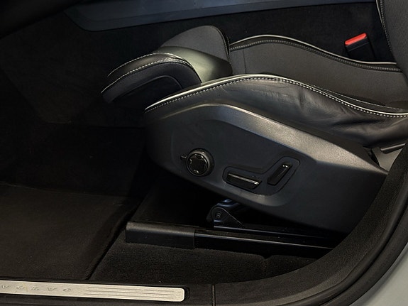 Volvo XC60 23 of 27