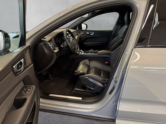 Volvo XC60 10 of 27