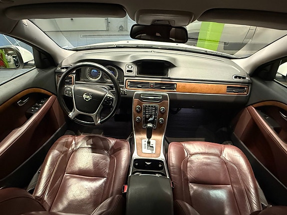 Volvo V70 12 of 12