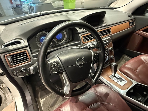 Volvo V70 9 of 12