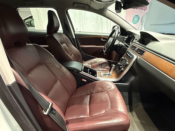 Volvo V70 10 of 12